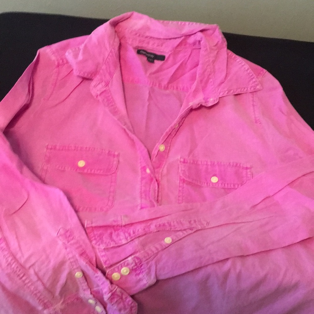 Maternity shirt- super cute w jeans or leggings